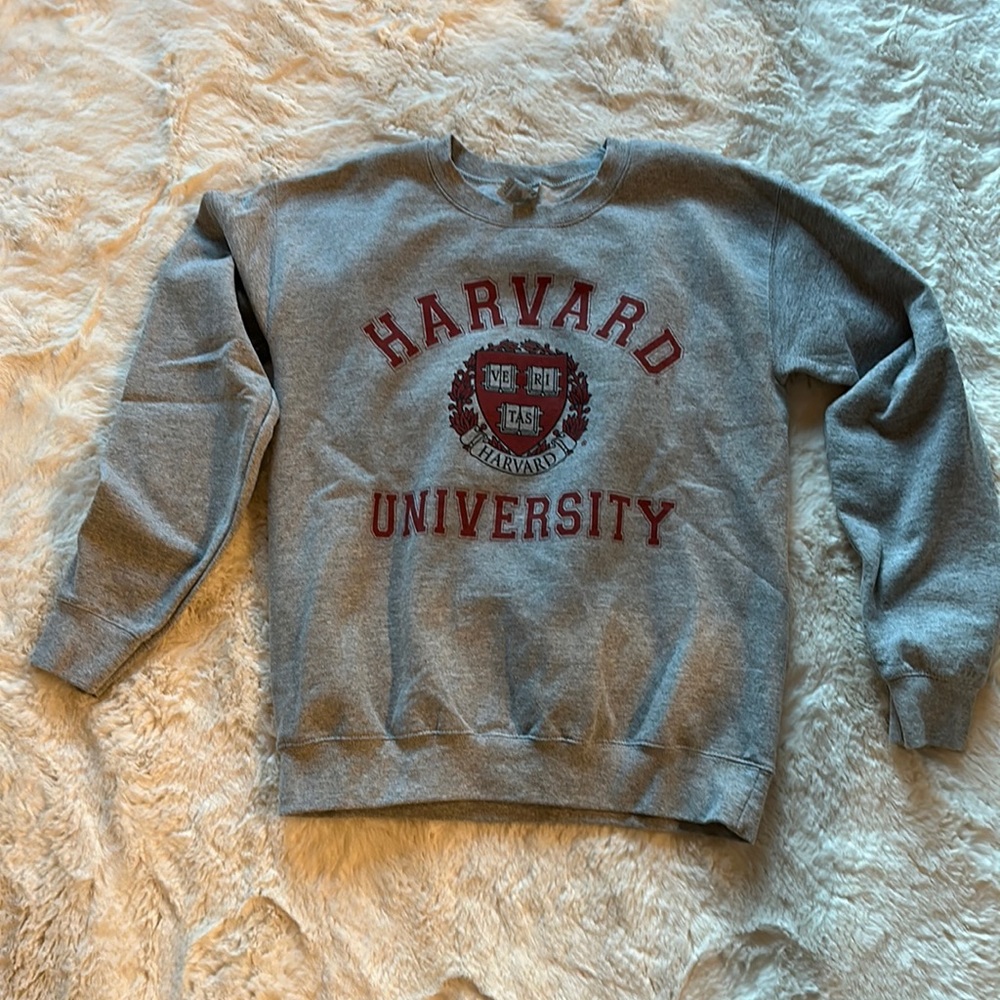 Gildan brand sweatshirt. Size small. Harvard Univerdity